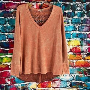 Gimmicks by BKE Waffle Print Mixed Media Boho Crochet Top Shirt Blouse XL